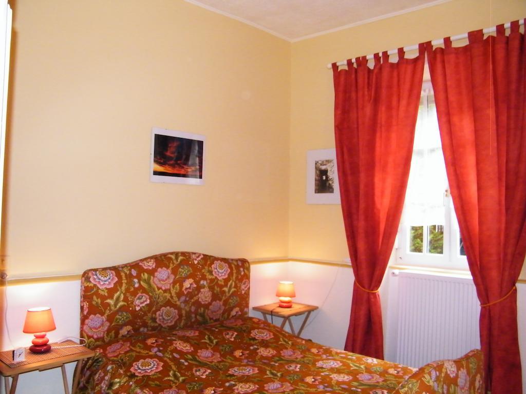 Villa Des Capucins Ликсей-ле-Бен Номер фото